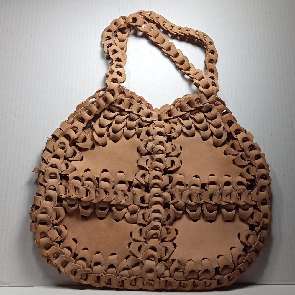 Hippie Shoulder Bag Loop Chain Link

Leather Purse